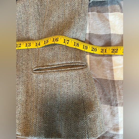 Tailored blazer - perfect for spring. - Picture 8 of 11